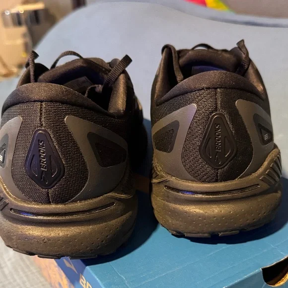 Brooks Black Extra Wide Athletic Sneakers - Picture 4 of 10